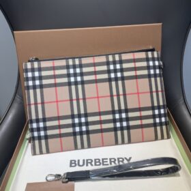 תיק קלאץ BURBERRY