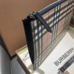 ⁦תיק קלאץ BURBERRY⁩ – תמונה ⁦2⁩