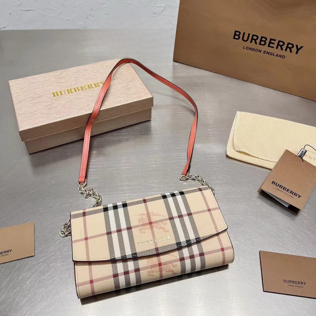 ⁦תיק BURBERRY⁩ – תמונה ⁦1⁩