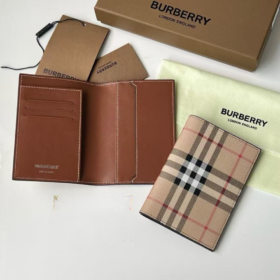 כיסוי דרכון BURBERRY