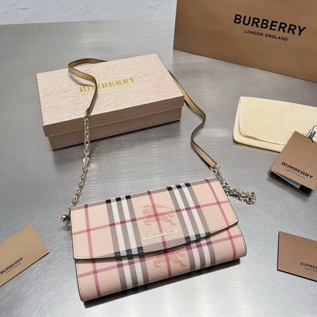 ⁦תיק BURBERRY⁩ – תמונה ⁦1⁩