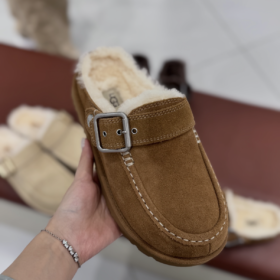נעלי UGG