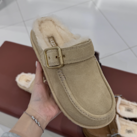 נעלי UGG