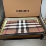 ⁦תיק קלאץ BURBERRY⁩ – תמונה ⁦2⁩