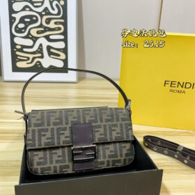 תיק FENDI Baguette