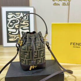 תיק FENDI