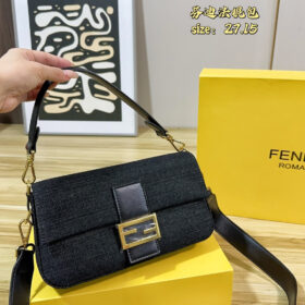 תיק FENDI Baguette