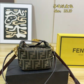 תיק FENDI Baguette
