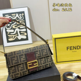 תיק FENDI Baguette