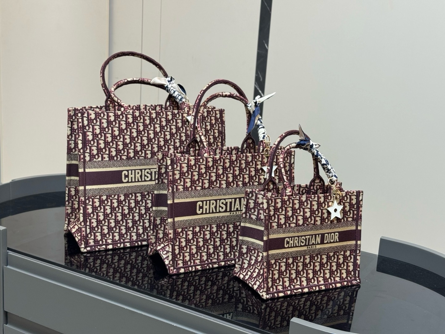 cmp_i1788148176429_9906_0_8 תיק DIOR Book Tote – תמונה 1