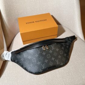 תיק LOUIS VUITTON Pochette
