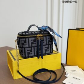 תיק FENDI