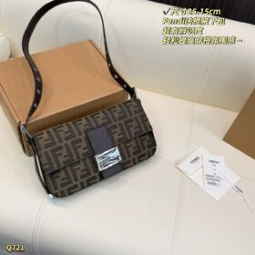 תיק FENDI Baguette