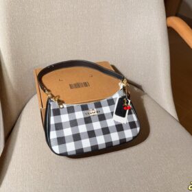 תיק COACH Hobo