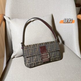 תיק FENDI Baguette