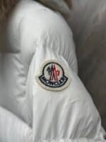 ⁦מעיל פוך ארוך Moncler לנשים⁩ – תמונה ⁦3⁩