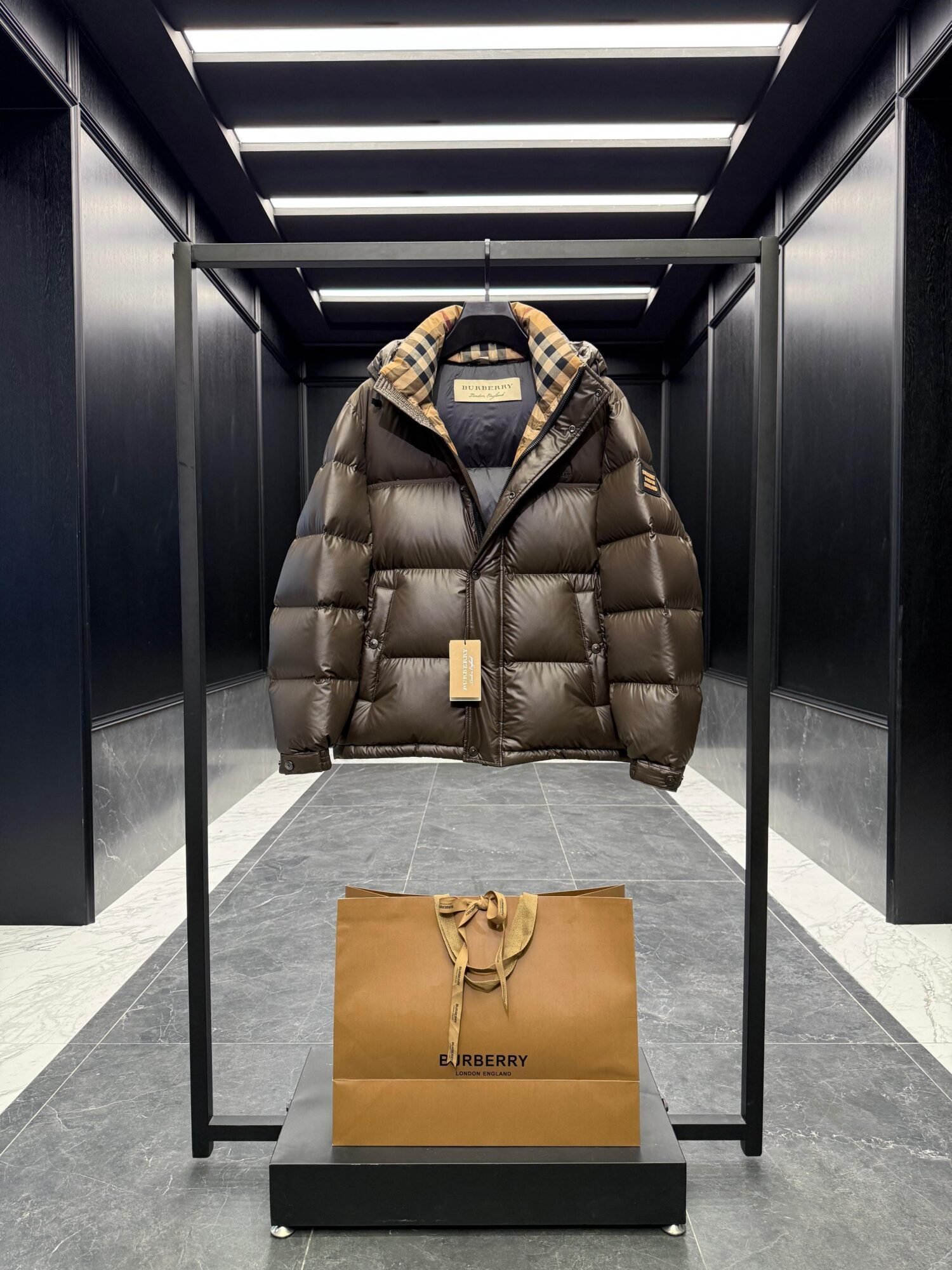 55657468 מעיל Burberry לגברים – תמונה 1