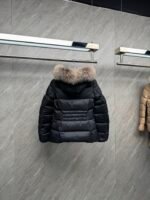 ⁦מעיל פוך Moncler לנשים⁩ – תמונה ⁦3⁩
