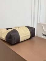 ⁦תיק LOEWE⁩ – תמונה ⁦2⁩