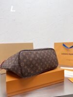 ⁦Louis Vuitton Neverfull MM⁩ – תמונה ⁦4⁩