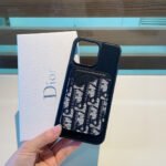 ⁦מגן לאייפון DIOR⁩ – תמונה ⁦3⁩