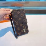 ⁦מגן לאייפון LOUIS VUITTON⁩ – תמונה ⁦3⁩