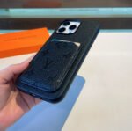 ⁦מגן לאייפון LOUIS VUITTON⁩ – תמונה ⁦3⁩