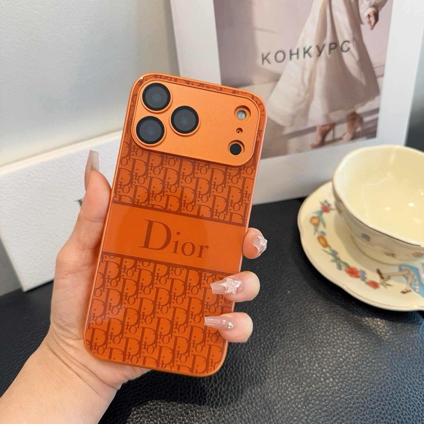 i1763563910272_1640_0_0.jpg מגן לאייפון DIOR – תמונה 1