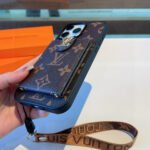 ⁦מגן לאייפון LOUIS VUITTON⁩ – תמונה ⁦2⁩