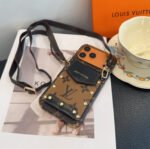 ⁦מגן לאייפון LOUIS VUITTON⁩ – תמונה ⁦2⁩