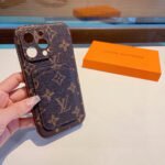 ⁦מגן לאייפון LOUIS VUITTON⁩ – תמונה ⁦3⁩