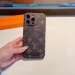 ⁦מגן לאייפון LOUIS VUITTON⁩ – תמונה ⁦2⁩