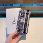⁦מגן לאייפון DIOR⁩ – תמונה ⁦2⁩
