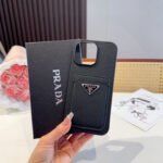 ⁦מגן לאייפון PRADA⁩ – תמונה ⁦3⁩