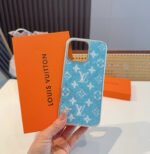 ⁦מגן לאייפון LOUIS VUITTON⁩ – תמונה ⁦3⁩