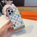 ⁦מגן לאייפון LOUIS VUITTON⁩ – תמונה ⁦3⁩