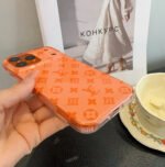 ⁦מגן לאייפון LOUIS VUITTON⁩ – תמונה ⁦3⁩