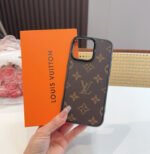 ⁦מגן לאייפון LOUIS VUITTON⁩ – תמונה ⁦3⁩
