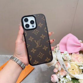 מגן לאייפון LOUIS VUITTON