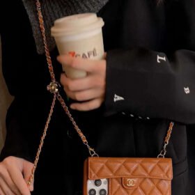 מגן לאייפון CHANEL