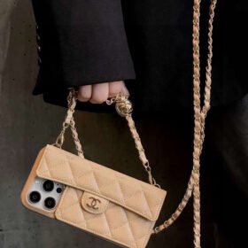 מגן לאייפון CHANEL
