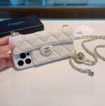 ⁦מגן לאייפון CHANEL⁩ – תמונה ⁦3⁩