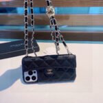 מגן לאייפון CHANEL