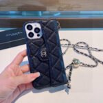 ⁦מגן לאייפון CHANEL⁩ – תמונה ⁦2⁩