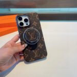 ⁦מגן לאייפון LOUIS VUITTON⁩ – תמונה ⁦3⁩
