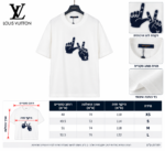 ⁦Louis Vuitton LV Hands T-Shirt⁩ – תמונה ⁦2⁩
