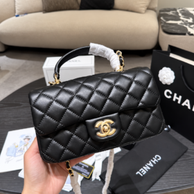 תיק CHANEL Mini Flap Handle